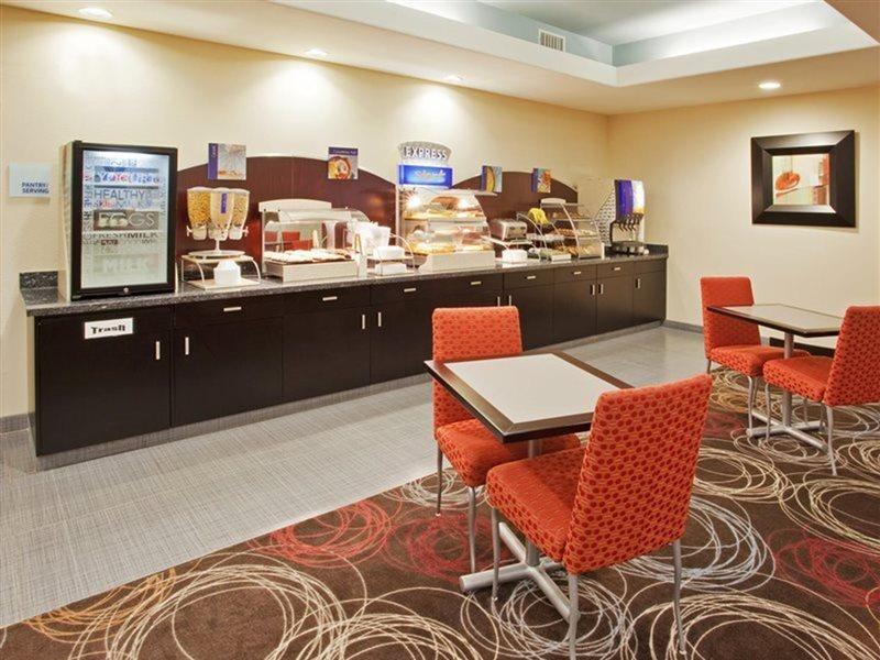 Hotel Express & Yosemite Park Area By Ihg 4*